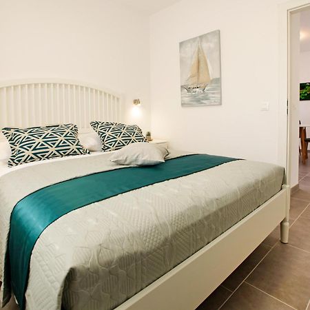 Santa Cruz Apartments Supetar Exterior photo